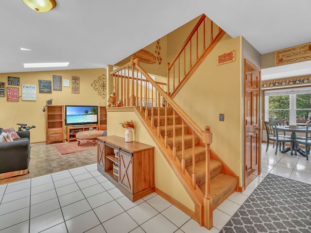 1112 Pheasant Trail, Carol Stream, IL 60188