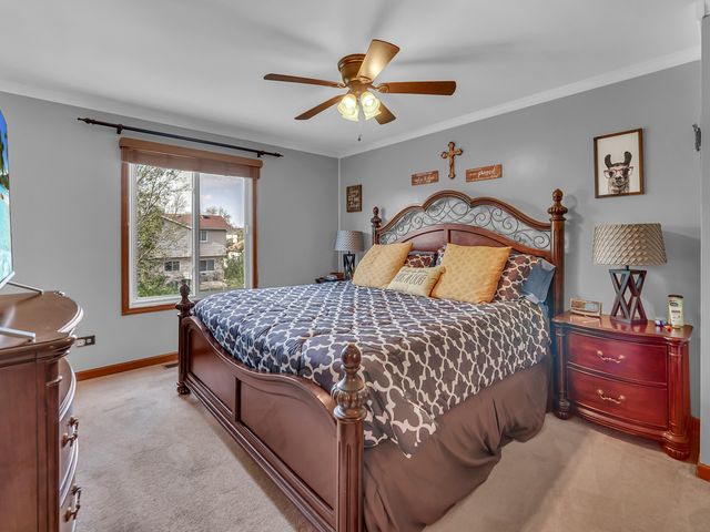 1112 Pheasant Trail, Carol Stream, IL 60188