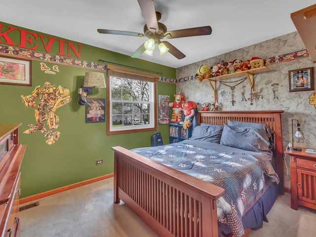 1112 Pheasant Trail, Carol Stream, IL 60188