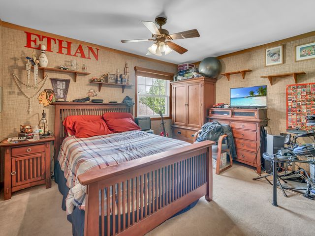 1112 Pheasant Trail, Carol Stream, IL 60188
