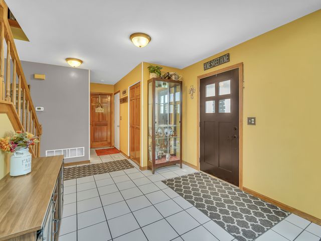1112 Pheasant Trail, Carol Stream, IL 60188
