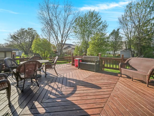 1112 Pheasant Trail, Carol Stream, IL 60188