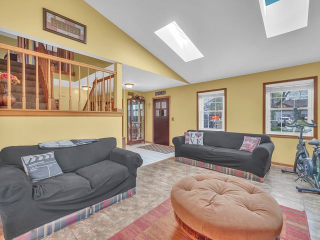 1112 Pheasant Trail, Carol Stream, IL 60188