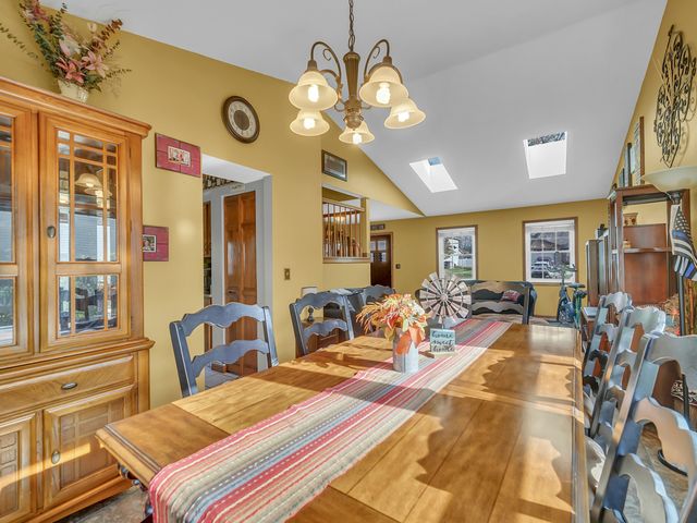 1112 Pheasant Trail, Carol Stream, IL 60188