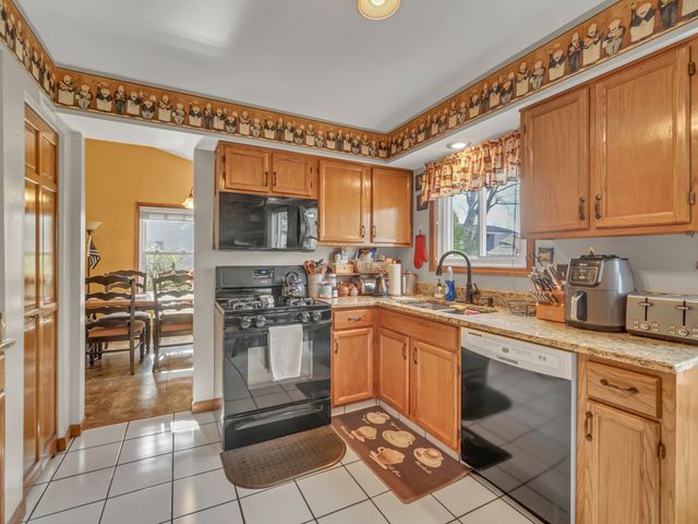 1112 Pheasant Trail, Carol Stream, IL 60188