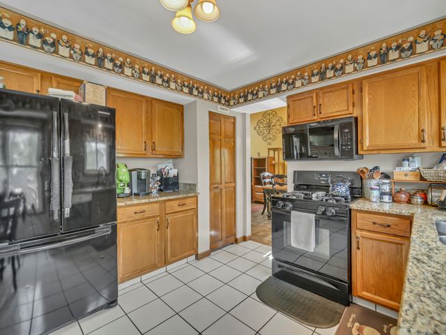 1112 Pheasant Trail, Carol Stream, IL 60188
