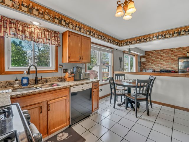 1112 Pheasant Trail, Carol Stream, IL 60188