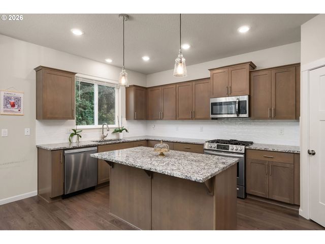 37594 KETA St, Sandy, OR 97055