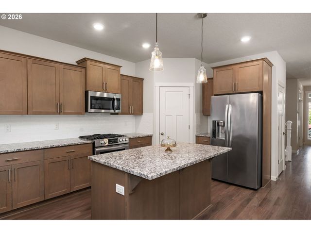 37594 KETA St, Sandy, OR 97055