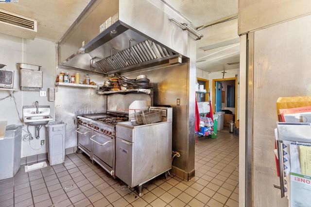 3829 Foothill Blvd, Oakland, CA 94601