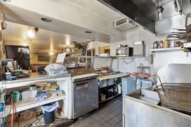 3829 Foothill Blvd, Oakland, CA 94601