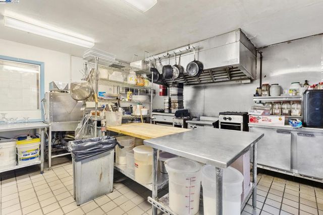 3829 Foothill Blvd, Oakland, CA 94601