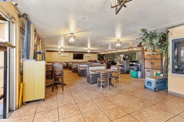 3829 Foothill Blvd, Oakland, CA 94601