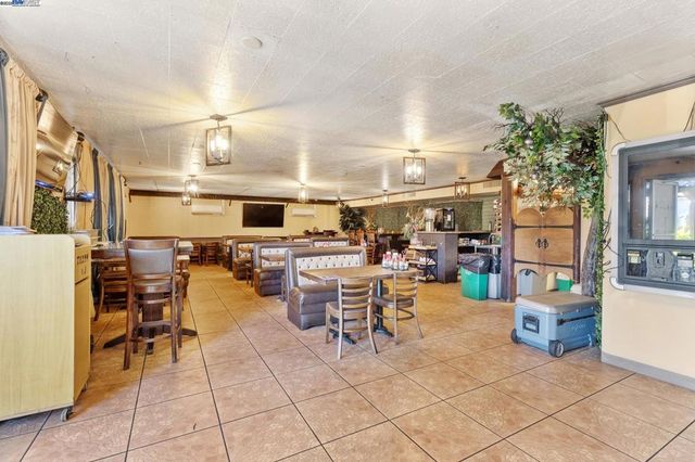 3829 Foothill Blvd, Oakland, CA 94601