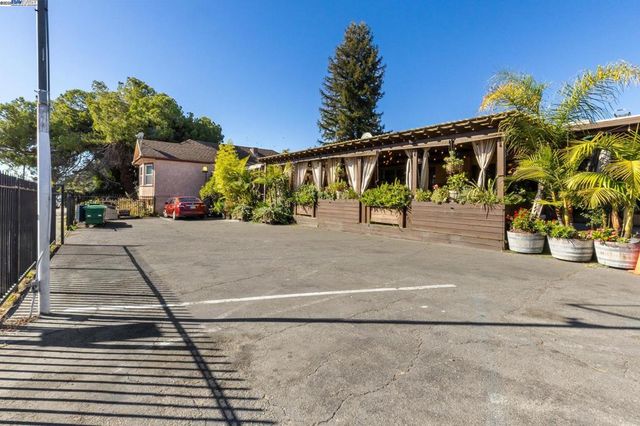 3829 Foothill Blvd, Oakland, CA 94601