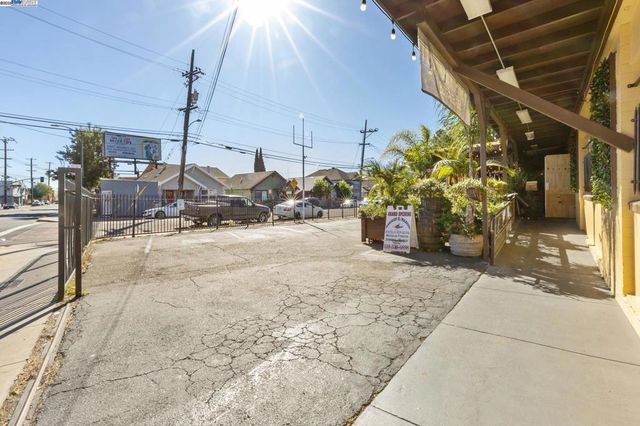 3829 Foothill Blvd, Oakland, CA 94601