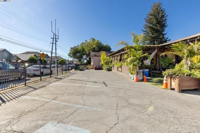 3829 Foothill Blvd, Oakland, CA 94601
