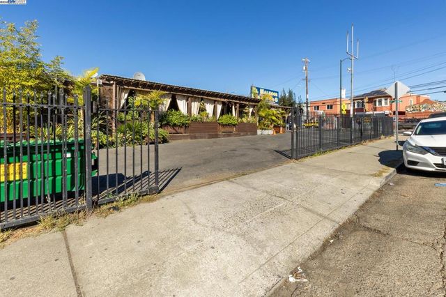 3829 Foothill Blvd, Oakland, CA 94601