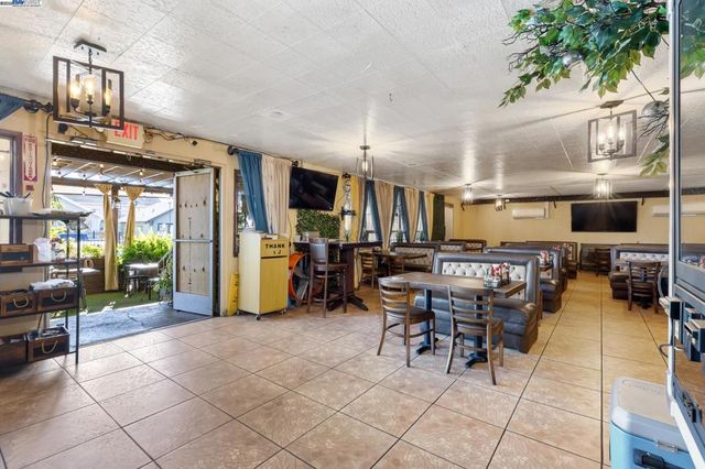 3829 Foothill Blvd, Oakland, CA 94601