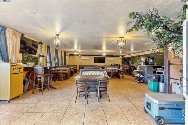 3829 Foothill Blvd, Oakland, CA 94601