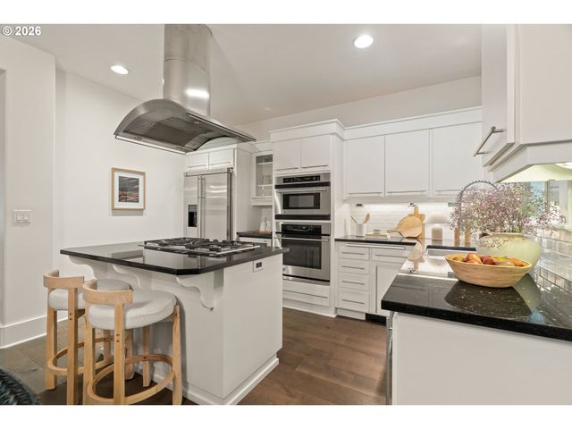 5079 W SUNSET Dr, Lake Oswego, OR 97035