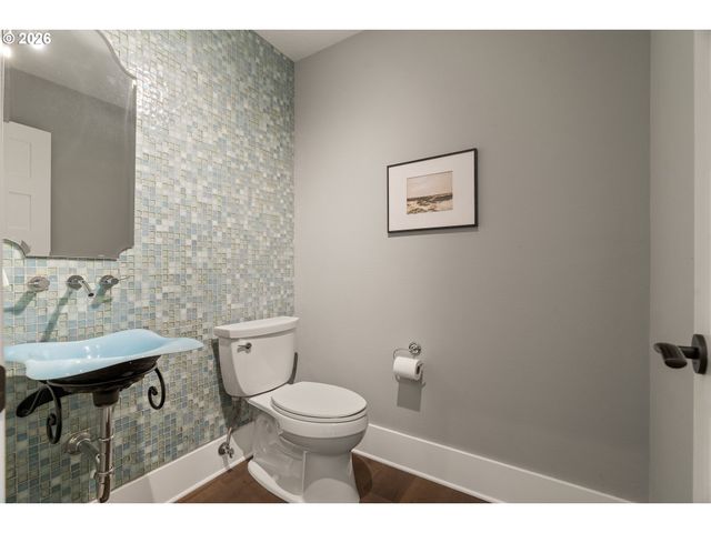 5079 W SUNSET Dr, Lake Oswego, OR 97035