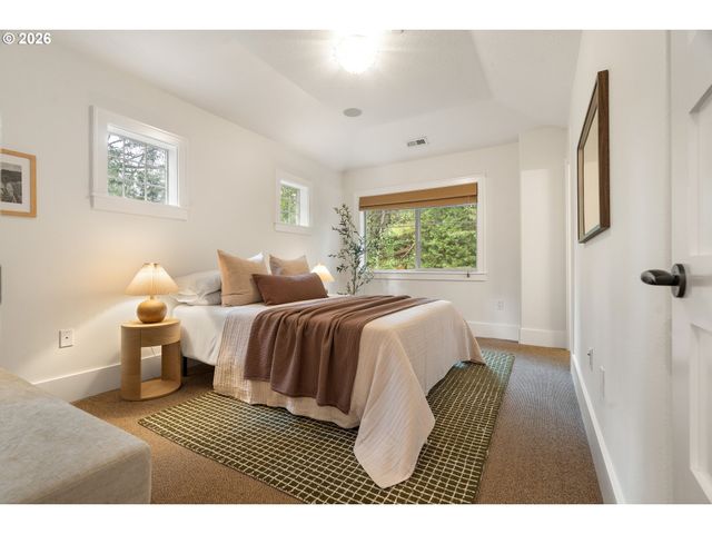 5079 W SUNSET Dr, Lake Oswego, OR 97035