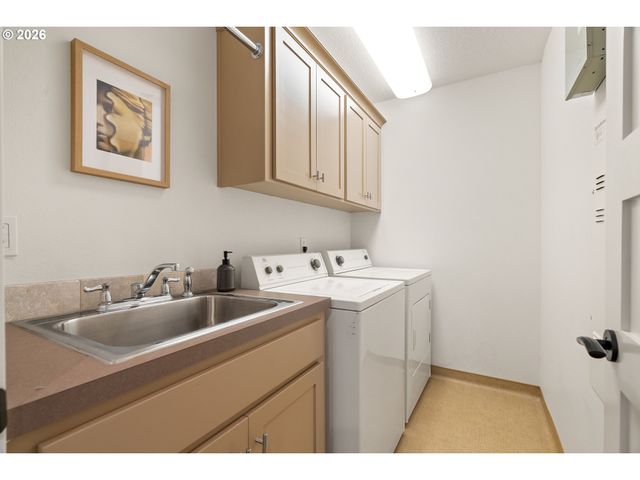 5079 W SUNSET Dr, Lake Oswego, OR 97035