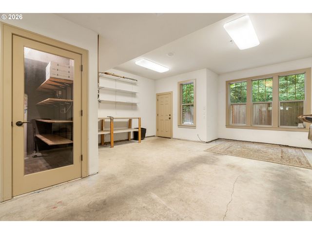 5079 W SUNSET Dr, Lake Oswego, OR 97035