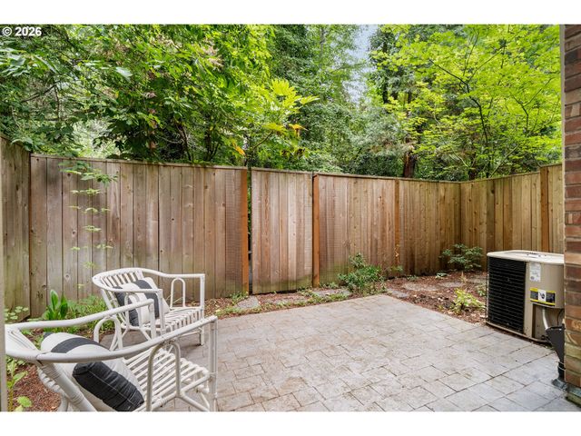 5079 W SUNSET Dr, Lake Oswego, OR 97035
