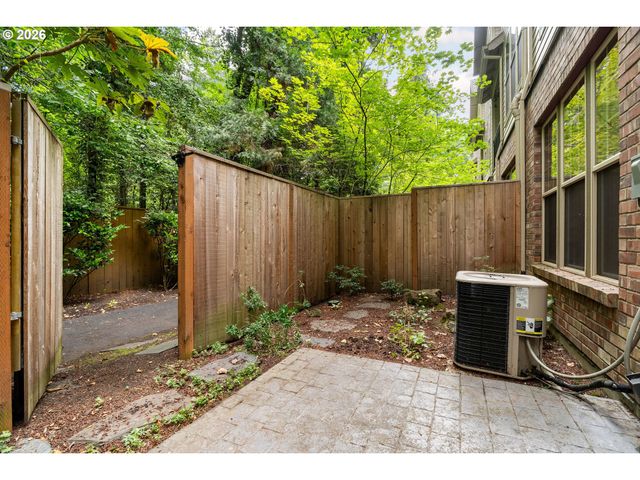 5079 W SUNSET Dr, Lake Oswego, OR 97035