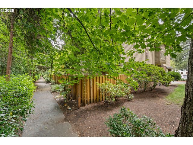 5079 W SUNSET Dr, Lake Oswego, OR 97035