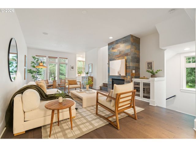 5079 W SUNSET Dr, Lake Oswego, OR 97035