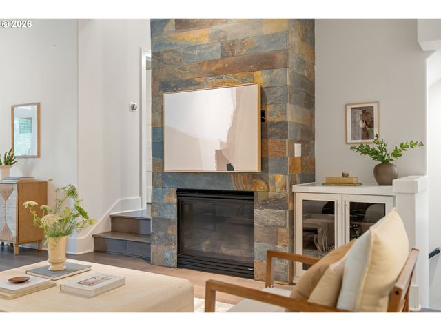 5079 W SUNSET Dr, Lake Oswego, OR 97035