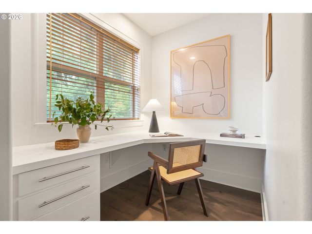 5079 W SUNSET Dr, Lake Oswego, OR 97035