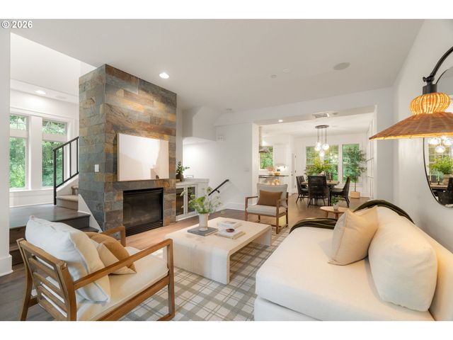 5079 W SUNSET Dr, Lake Oswego, OR 97035