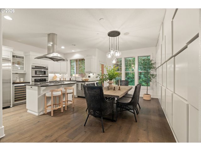 5079 W SUNSET Dr, Lake Oswego, OR 97035