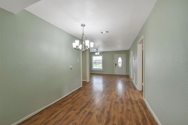228 16th Avenue N, Texas City, TX 77590