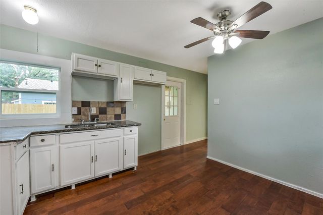 228 16th Avenue N, Texas City, TX 77590