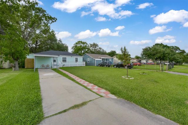 228 16th Avenue N, Texas City, TX 77590