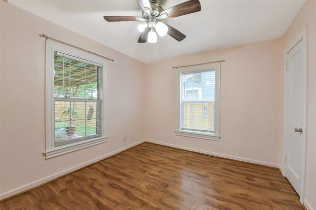 228 16th Avenue N, Texas City, TX 77590