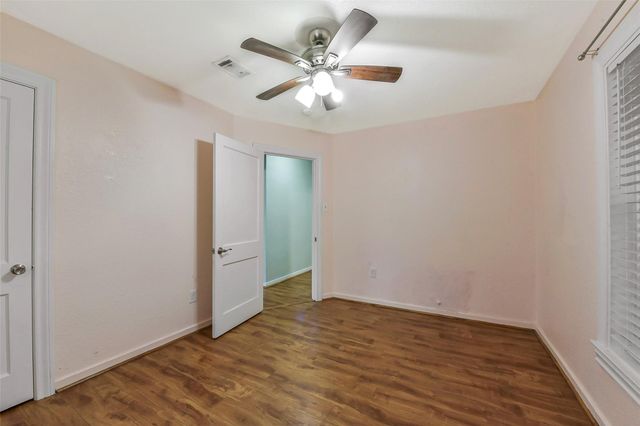 228 16th Avenue N, Texas City, TX 77590