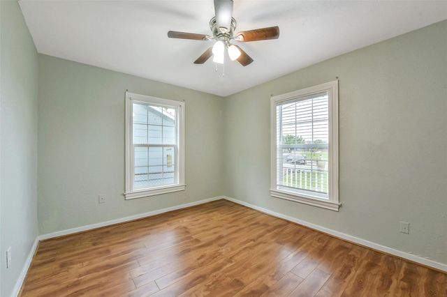 228 16th Avenue N, Texas City, TX 77590