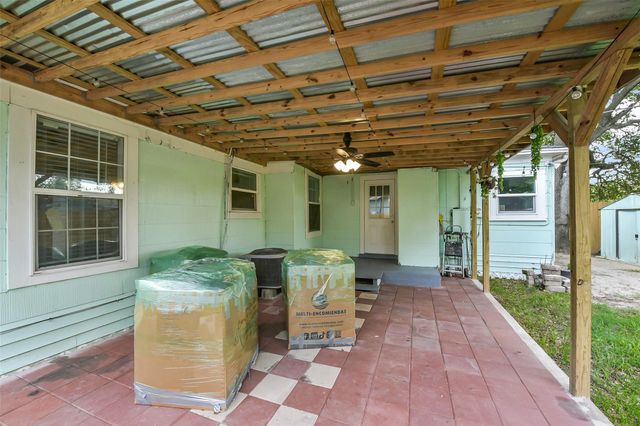 228 16th Avenue N, Texas City, TX 77590