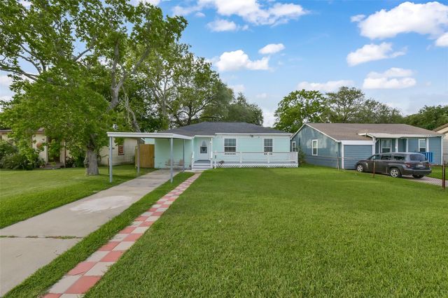 228 16th Avenue N, Texas City, TX 77590
