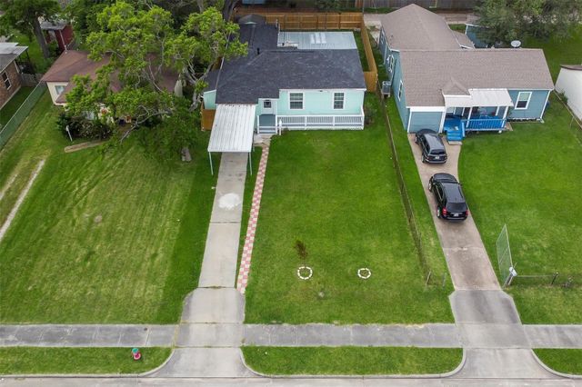 228 16th Avenue N, Texas City, TX 77590