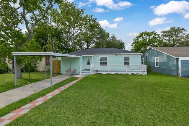 228 16th Avenue N, Texas City, TX 77590