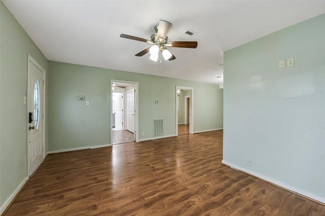 228 16th Avenue N, Texas City, TX 77590