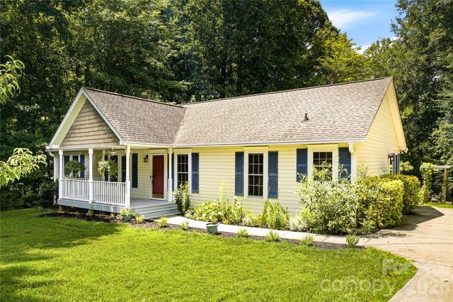 3555 Lake Bluff Drive, Sherrills Ford, NC 28673
