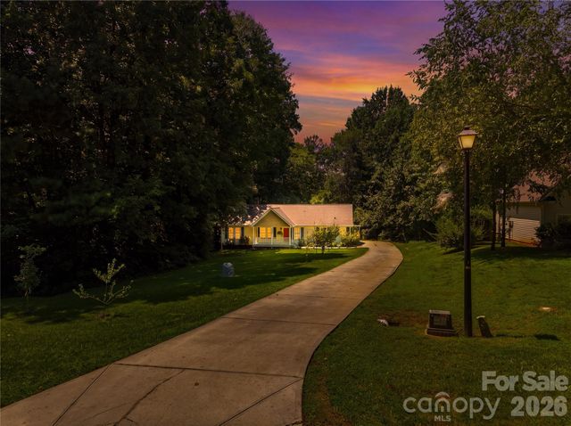 3555 Lake Bluff Drive, Sherrills Ford, NC 28673